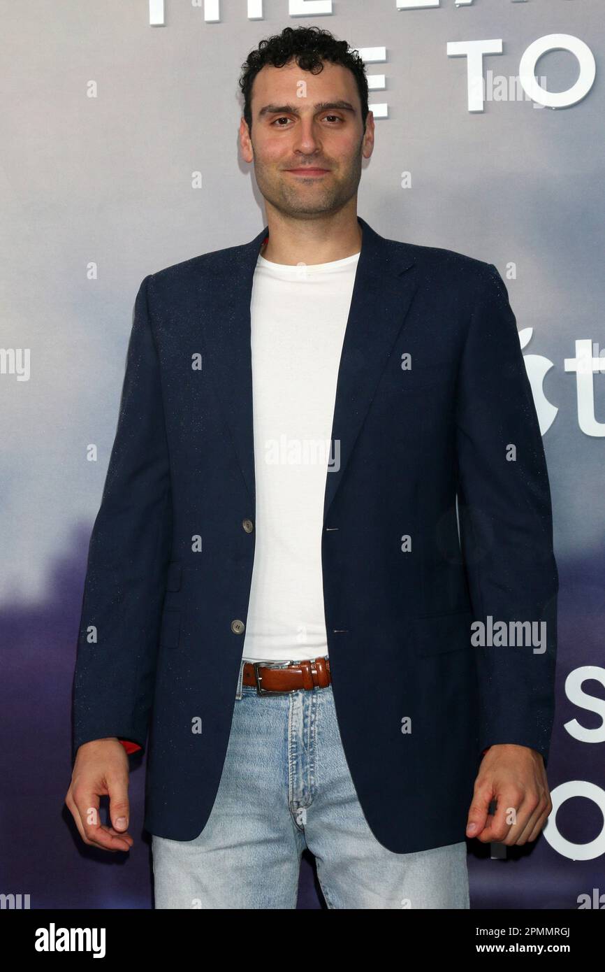 13 avril 2023, Westwood, CA, Etats-Unis: LOS ANGELES - APR 13: Dane DiLiegro à la dernière chose qu'il m'a dit première de la série Apple+ au Théâtre Bruin sur 13 avril 2023 à Westwood, CA (image de crédit: © Kay Blake/ZUMA Press Wire) USAGE ÉDITORIAL SEULEMENT! Non destiné À un usage commercial ! Banque D'Images