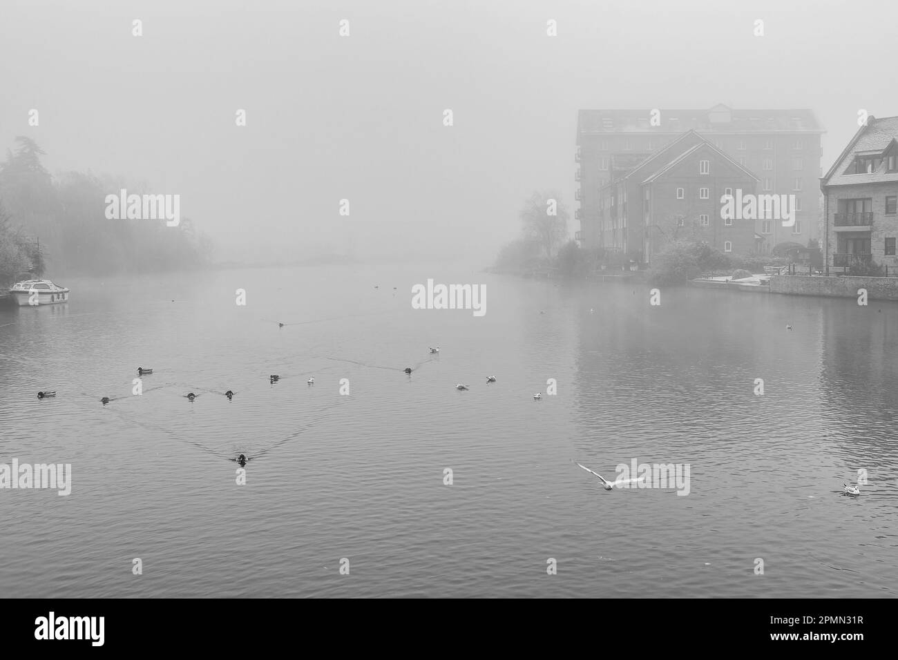 St Ives, Cambs - brouillard au-dessus de la rivière Great Ouse Banque D'Images