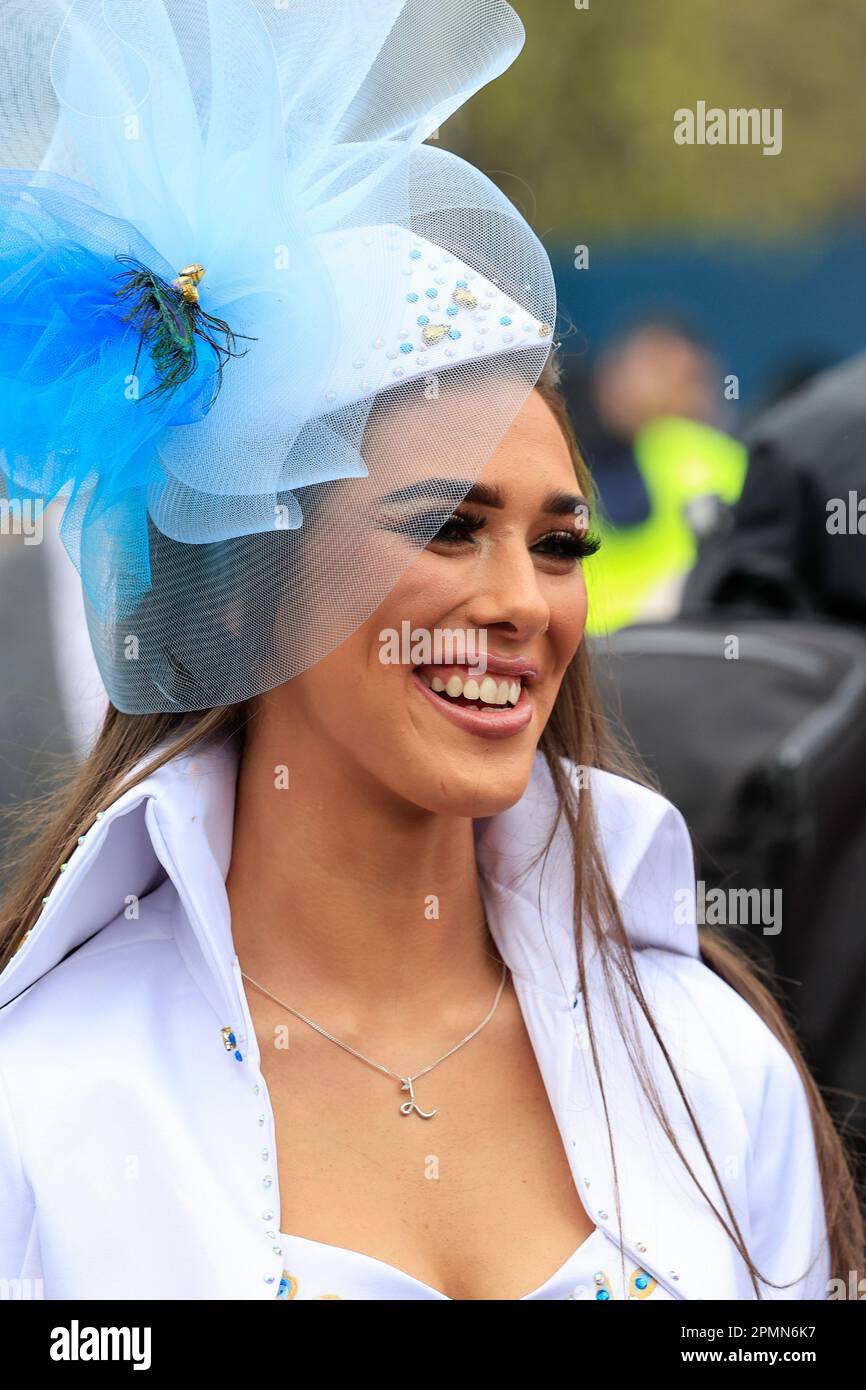 Dames vêtues pour la Journée des Dames au cours du Grand festival national de Randox 2023 Dames Day à l'hippodrome d'Aintree, Liverpool, Royaume-Uni, 14th avril 2023 (photo de Conor Molloy/News Images) à Liverpool, Royaume-Uni, le 4/14/2023. (Photo de Conor Molloy/News Images/Sipa USA) Banque D'Images