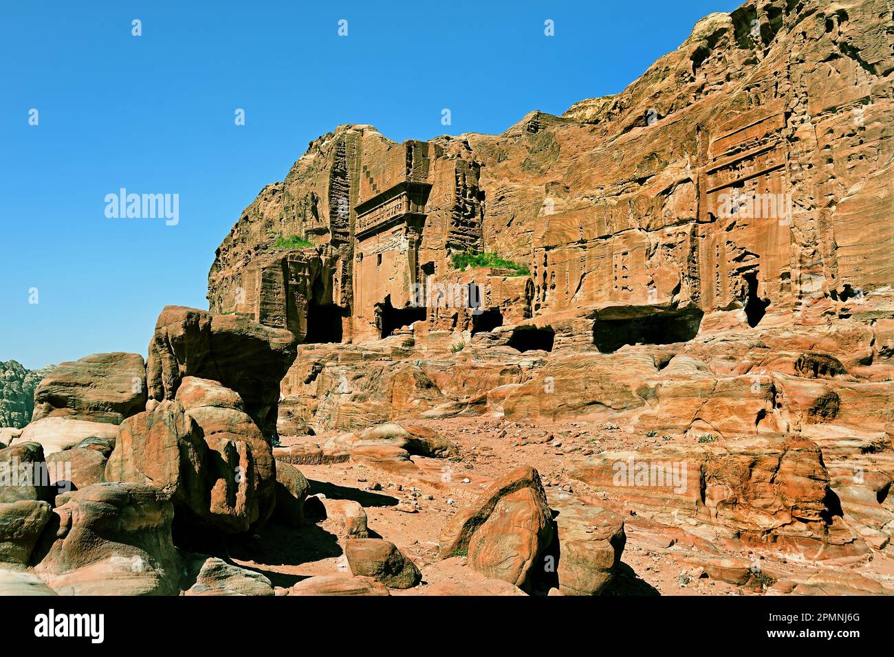 Petra ville Nabataean caravane-ville façades découpées en pierre Jordanie grès sculpté désert de roche. Banque D'Images