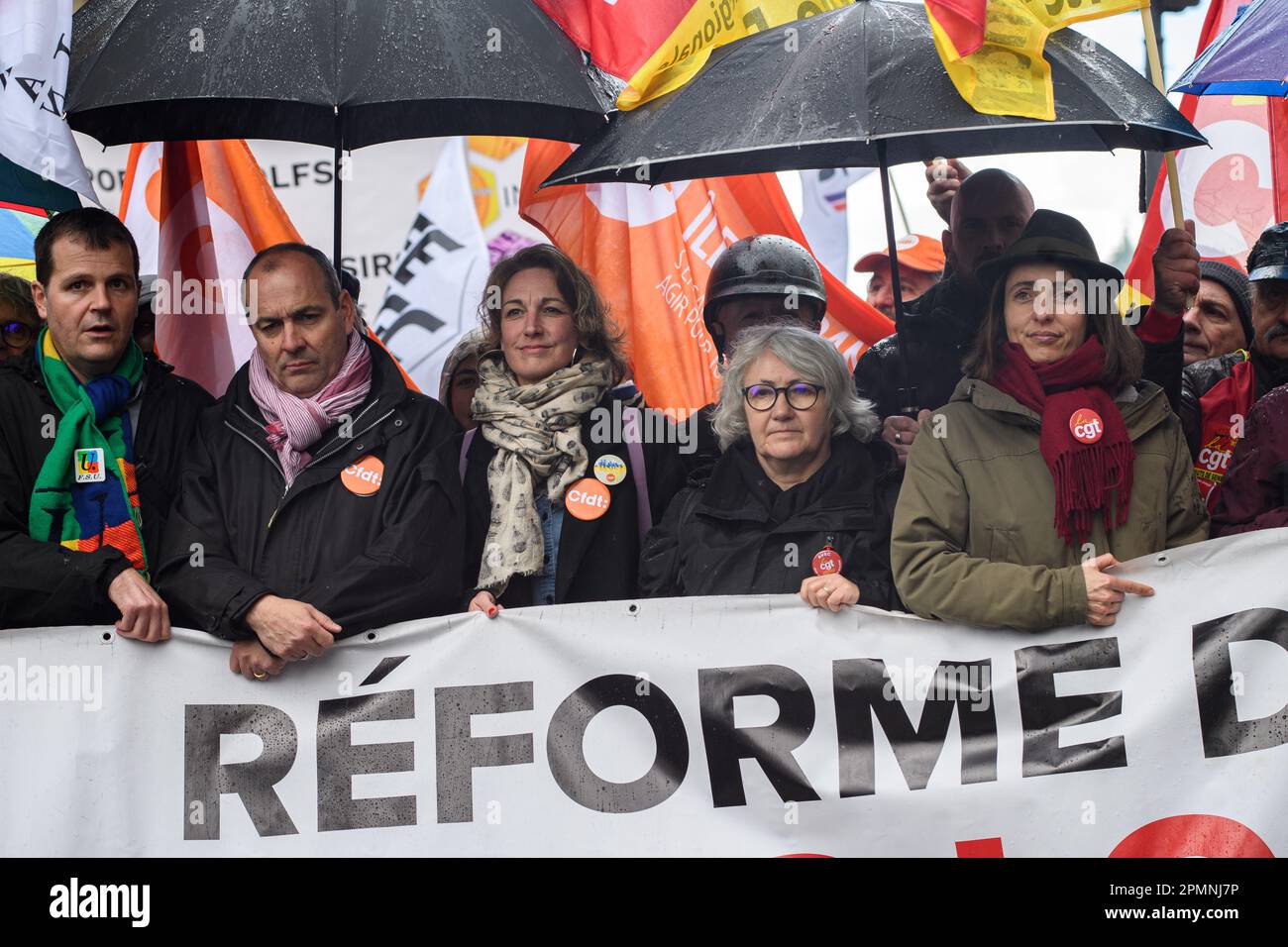 Julien Mattia / le Pictorium - 12th journée de mobilisation contre la réforme des retraites à Paris, 13 avril 2023 - 14/4/2023 - France / Paris / Paris - Sophie Binet et Laurent Berger lors de la mobilisation contre la réforme des retraites à Paris, le 13 avril. Banque D'Images