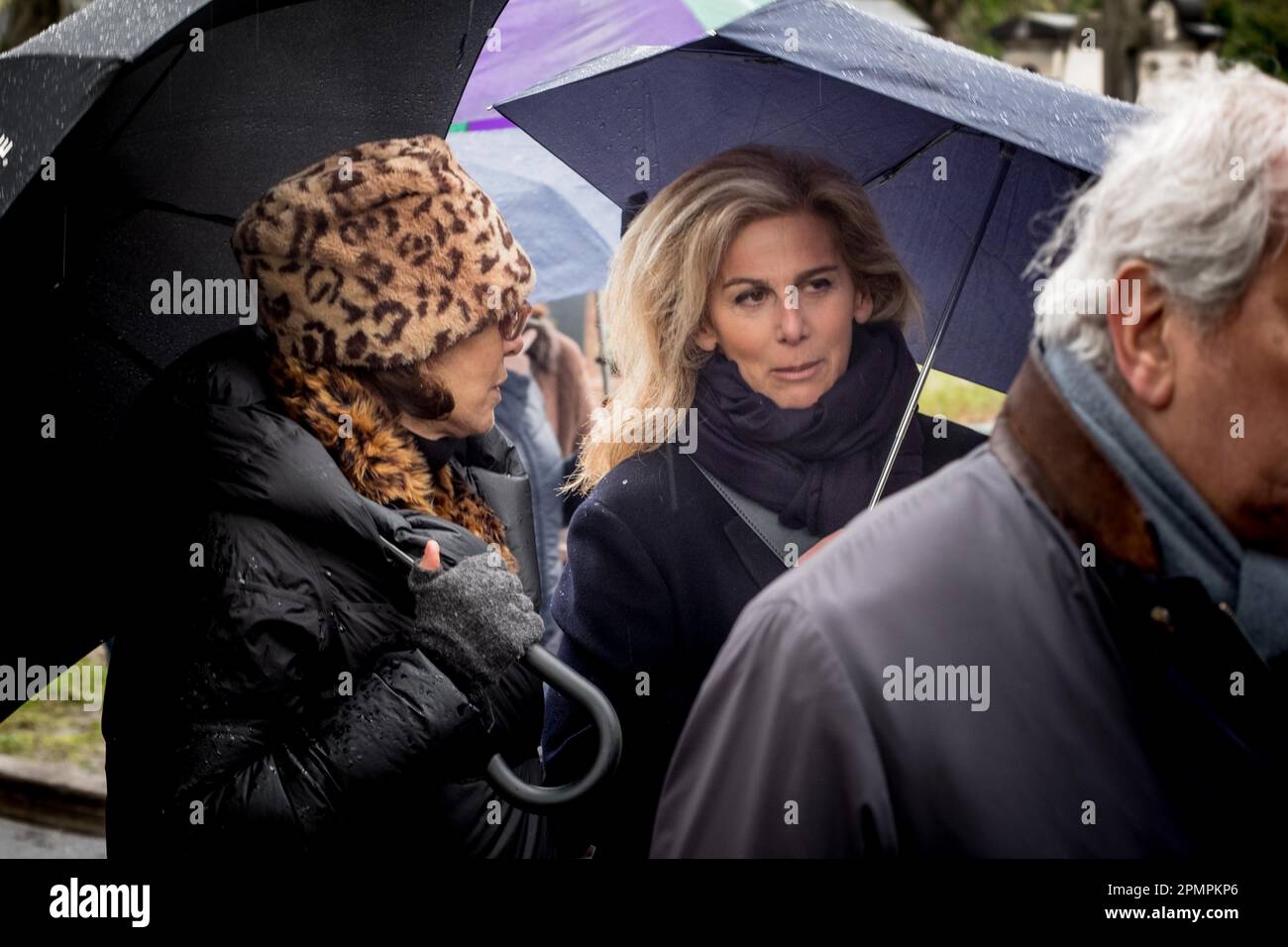 Paris, France. 14th avril 2023. Gerard Cambon / le Pictorium - funéraire de Herve Temime au cimetière Montparnasse le 14 avril 2023 - 14/4/2023 - France / Ile-de-France (région) / Paris - Claire Chazal. Funérailles de l'avocat Herve Temime au cimetière de Montprnasse le 14 avril 2023 crédit : LE PICTORIUM/Alay Live News Banque D'Images