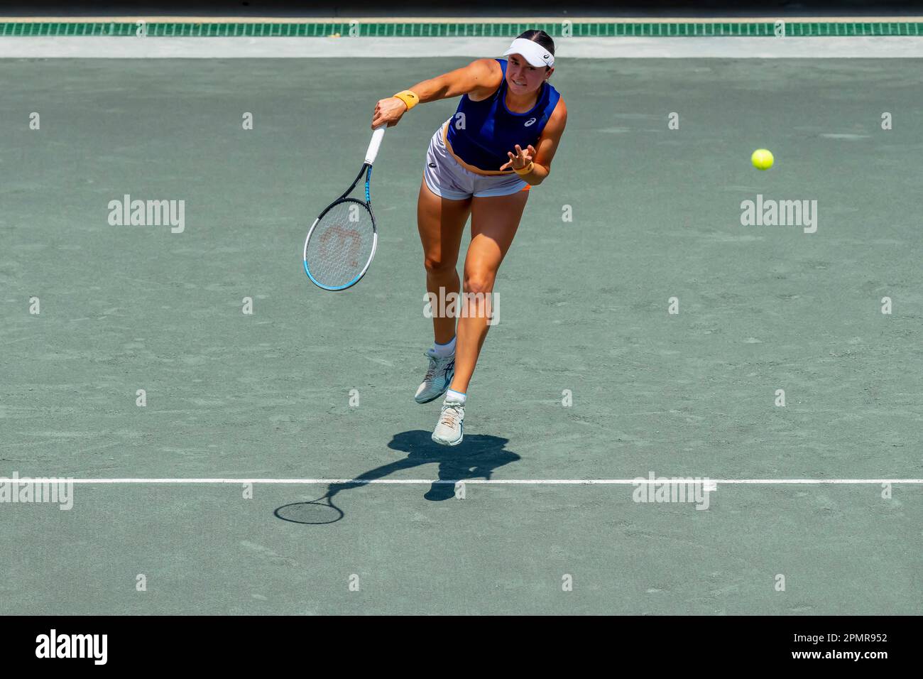 Charleston, Caroline du Sud, États-Unis. 6th avril 2023. (WC) CAROLINE DOLEHIDE USA joue contre (2) ONS JABEUR TUN à la série WTA pour le Credit One Charleston Open à Charleston, SC, USA. (Credit image: © Walter G. Arce Sr./ZUMA Press Wire) USAGE ÉDITORIAL SEULEMENT! Non destiné À un usage commercial ! Banque D'Images