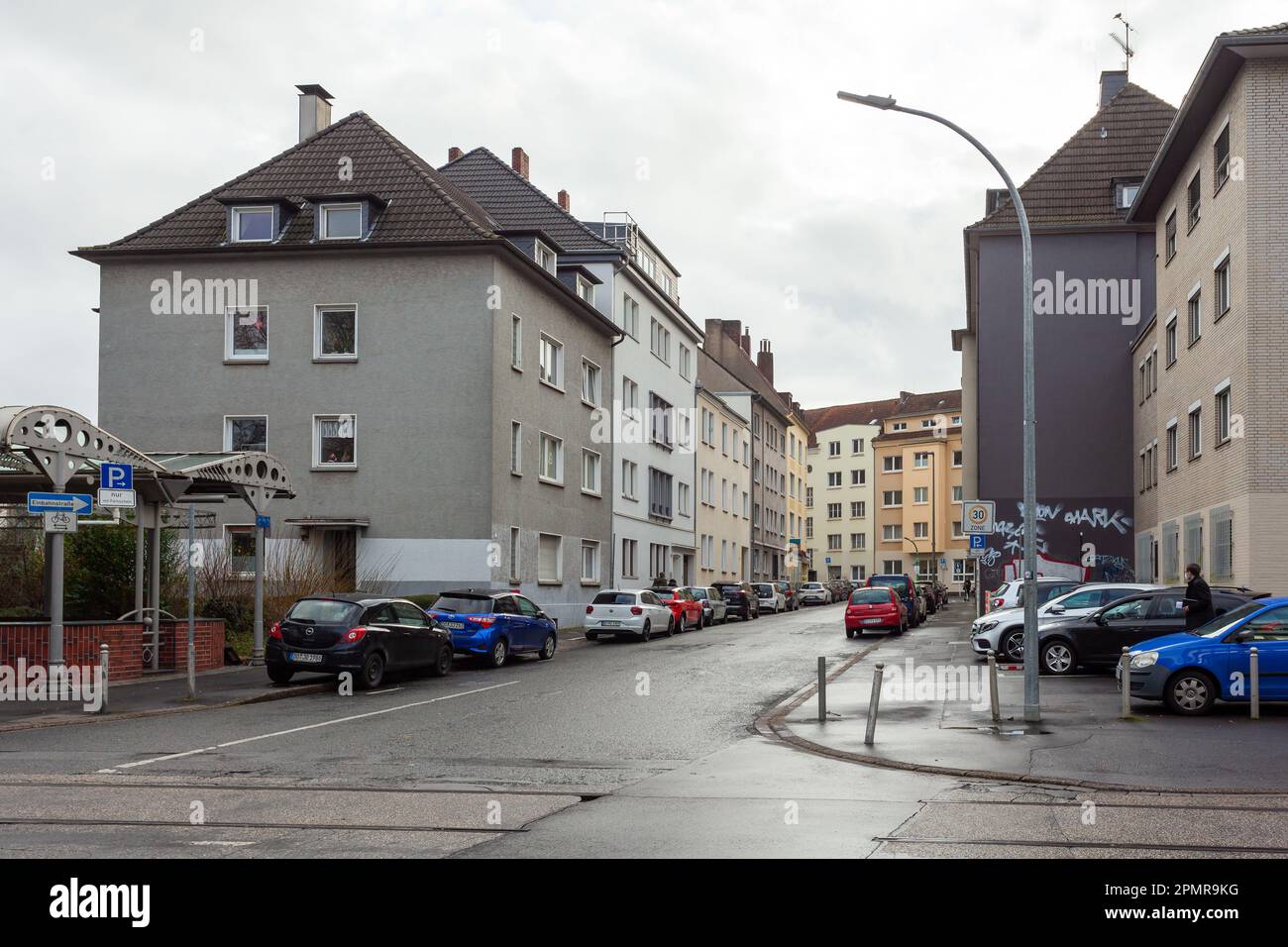 Dortmund, Allemagne - 03 janvier 2023 : rue avec des gens à Dortmund. Déplacement Banque D'Images