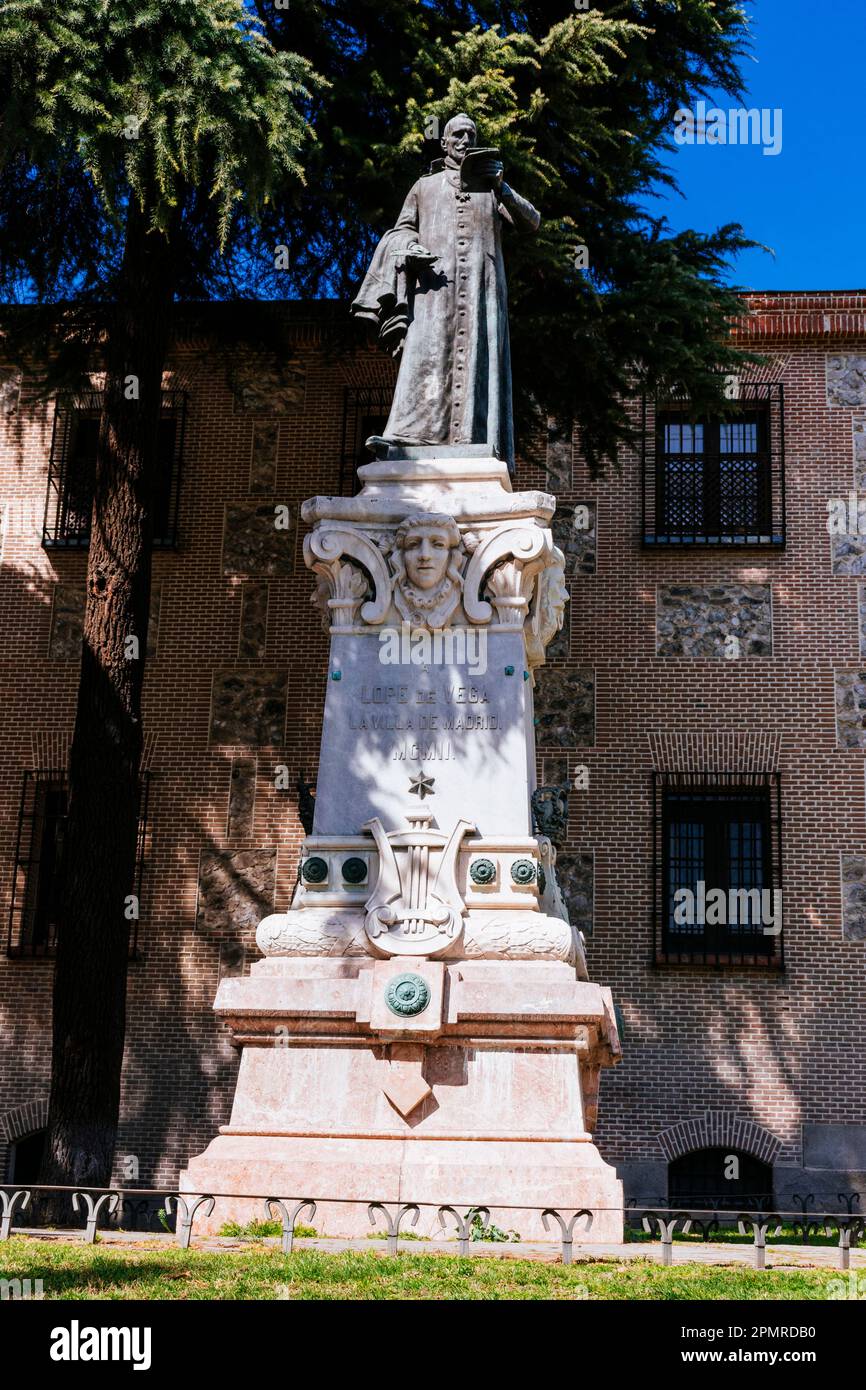 Lope de Vega habillé en cocotte. Monument sur la Plaza de la Encarnacion. Madrid, Comunidad de Madrid, Espagne, Europe Banque D'Images