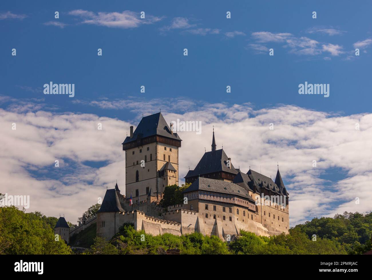 KARLSTEJN, RÉPUBLIQUE TCHÈQUE, EUROPE - Château de Karlstejn en Bohême. Banque D'Images