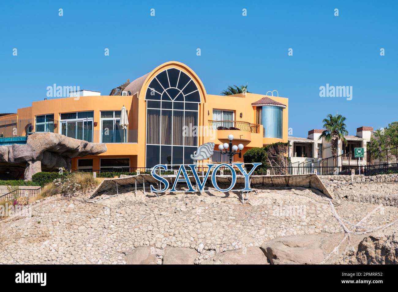 Une vue sur le panneau Savoy à l'hôtel de luxe Royal Savoy à Charm el-Cheikh, Egypte Banque D'Images