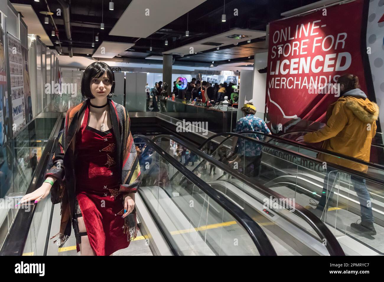 Prague, République tchèque. 14th avril 2023. Un participant vêtu d'un costume pendant le festival Comic-con. Comic-con Prague est le plus grand festival tchèque de la culture pop, qui est surtout visité par les amateurs de films, séries, BD ou jeux avec des thèmes principalement de science-fiction, de fantaisie ou d'horreur. Crédit : SOPA Images Limited/Alamy Live News Banque D'Images