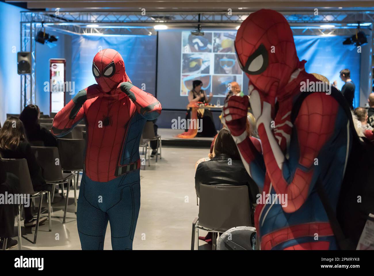 Prague, République tchèque. 14th avril 2023. Participants vêtus de costumes Spider-Man pendant le festival Comic-con. Comic-con Prague est le plus grand festival tchèque de la culture pop, qui est surtout visité par les amateurs de films, séries, BD ou jeux avec des thèmes principalement de science-fiction, de fantaisie ou d'horreur. (Photo de Tomas Tkachik/SOPA Images/Sipa USA) crédit: SIPA USA/Alay Live News Banque D'Images