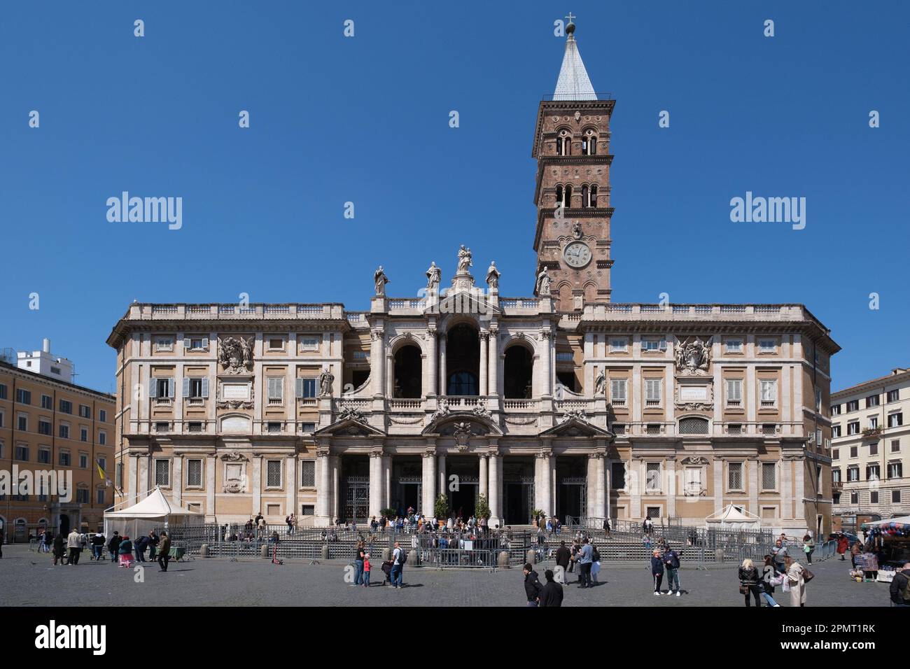 Rome, Italie. 14th avril 2023. Vue sur la façade principale de la basilique Santa Maria Maggiore à Rome. Connue sous le nom de Basilique de Santa Maria della Neve, elle est la seule église romaine qui préserve le strict plan basilique. Il a souvent été utilisé personnellement par les papes. (Credit image: © Atilano Garcia/SOPA Images via ZUMA Press Wire) USAGE ÉDITORIAL SEULEMENT! Non destiné À un usage commercial ! Crédit : ZUMA Press, Inc./Alay Live News Banque D'Images