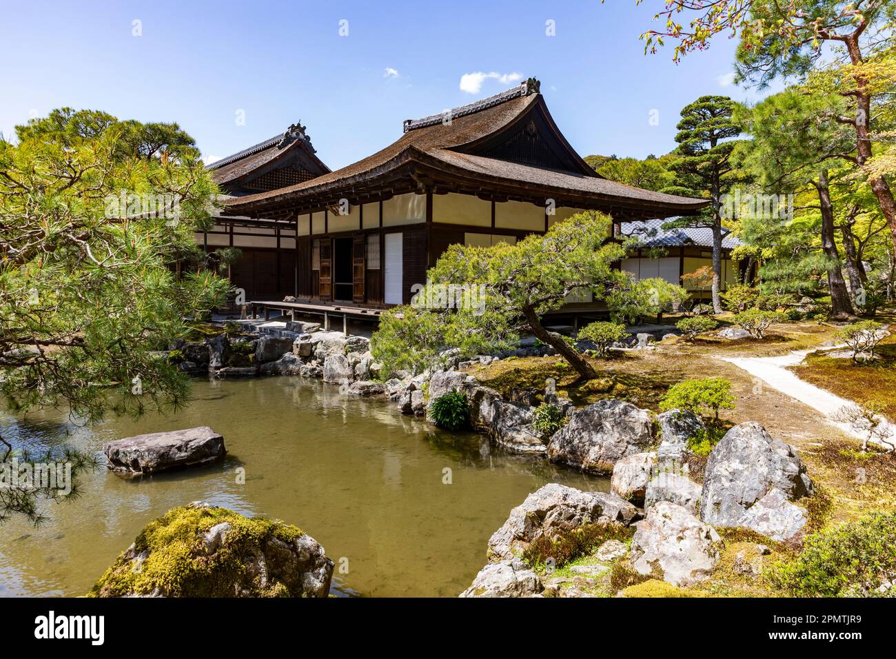 Kyoto Jisho Ji temple et jardin bouddhiste zen lac, Kyoto, Japon, Asie avril 2023 Banque D'Images