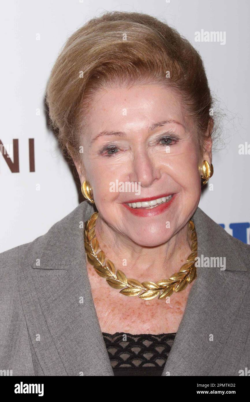 Mary Higgins Clark assiste au « déjeuner électrique pour femmes