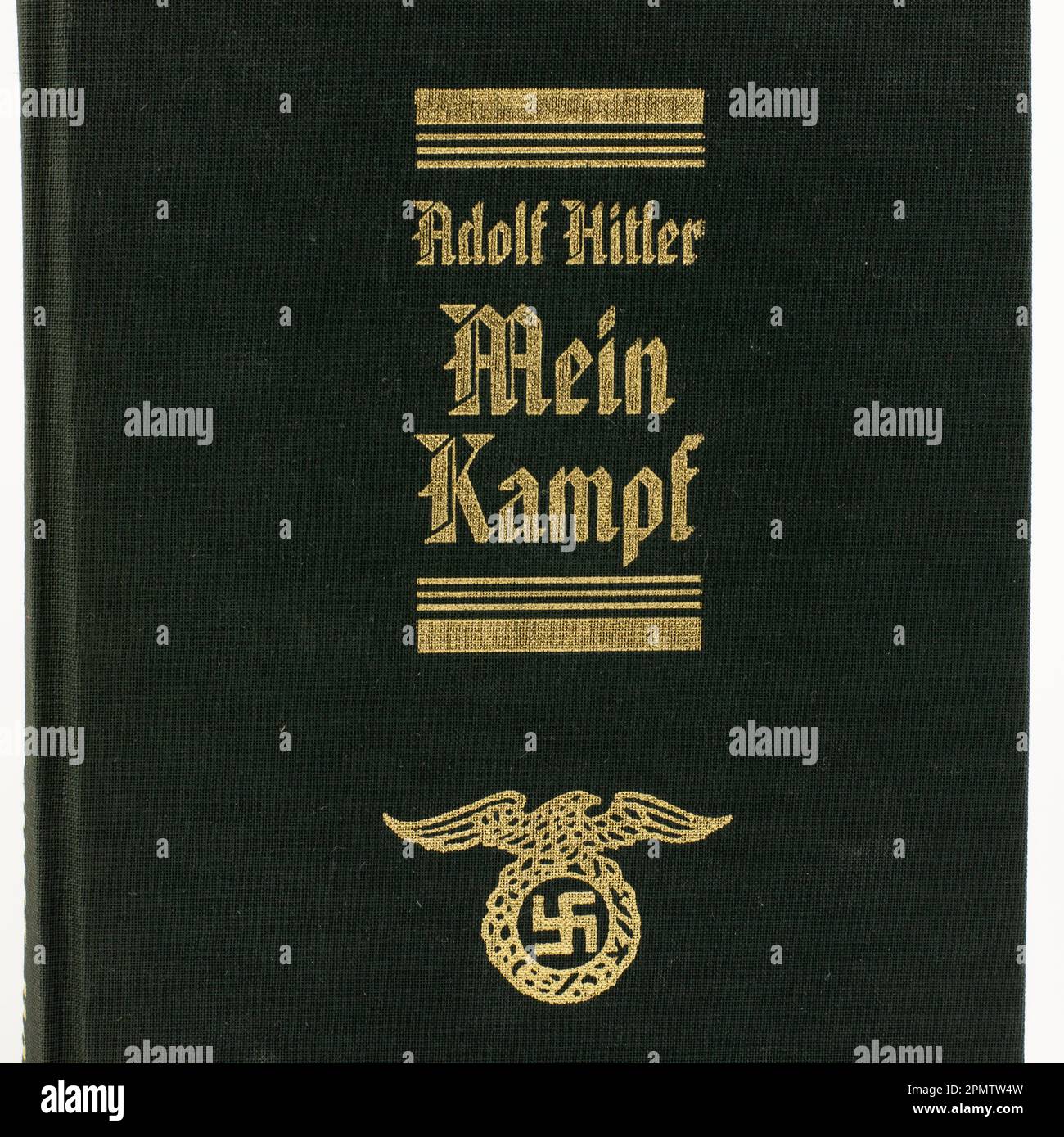 Nova Bana, Slovaquie - 14 avril 2023 : Mein Kampf (ma lutte). Livre écrit par Adolf Hitler. Banque D'Images