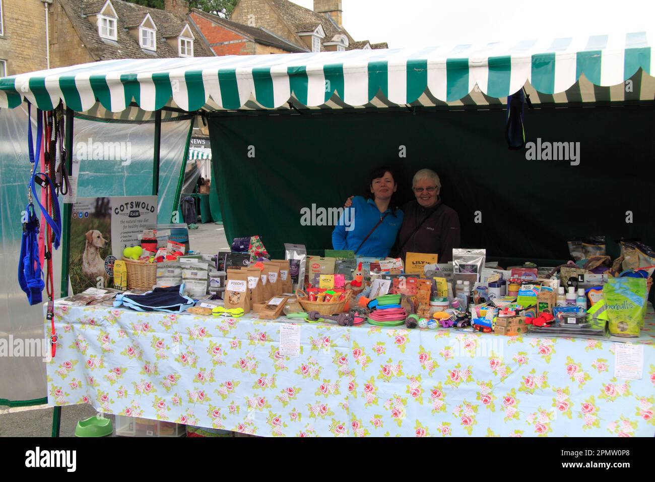 Fournitures porte à porte pour animaux au Stow on the Wold Cotswold Festival 2017. Banque D'Images