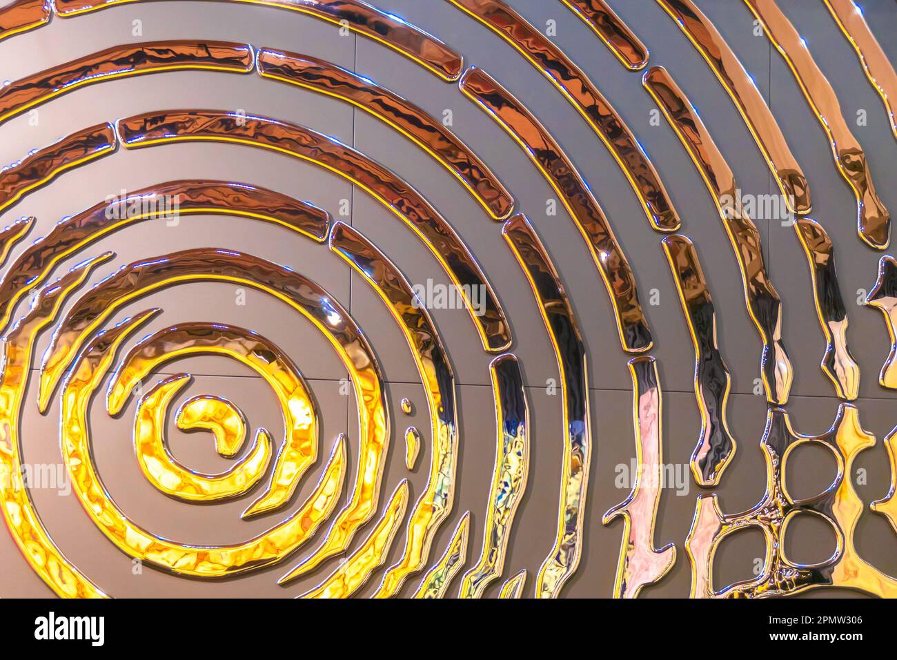 Anneaux concentriques dorés. Matériau de finition décoratif Banque D'Images