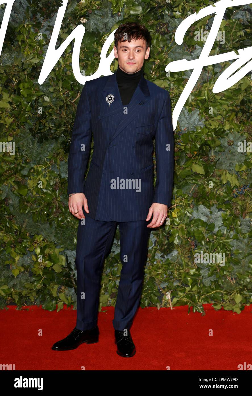 Tom Daley participe aux Fashion Awards 2021 au Royal Albert Hall de Londres, en Angleterre. Banque D'Images