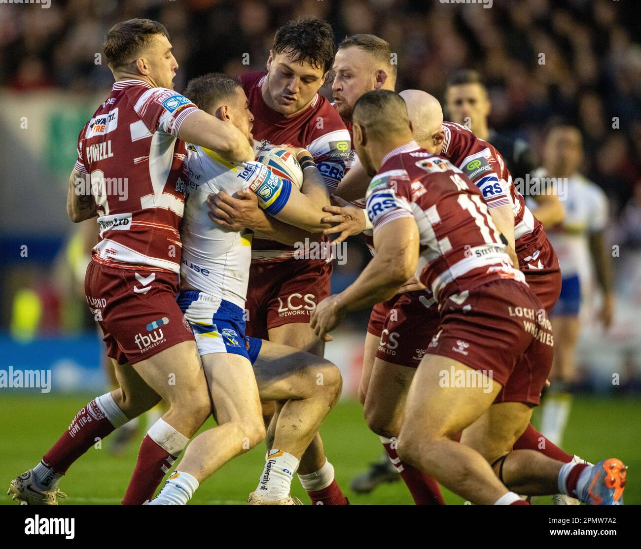 Warrington, Cheshire, Angleterre 14th avril 2023. Matt Duffy de Warrington s'est attaqué, pendant Warrington Wolves V Wigan Warriors Rugby League football Club au stade Halliwell Jones, The Betfred Super League, Warrington (Credit image: ©Cody Froggatt/Alay Live news) Banque D'Images