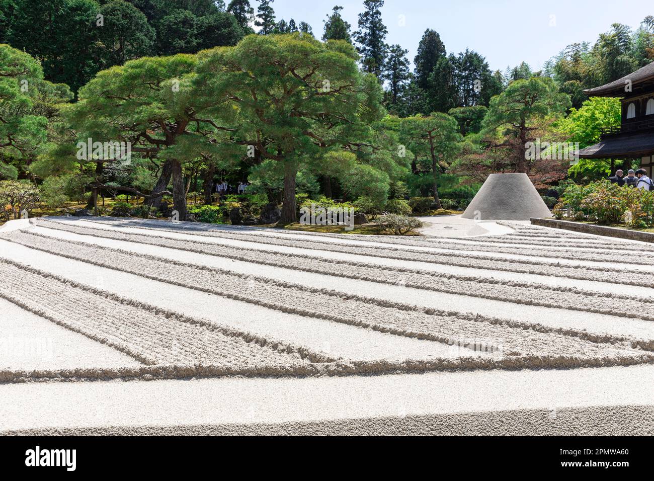 Kyoto Japon avril 2023 Ginshan sable argenté représentant la mer. Ginkaku-ji ou Pavillon d'argent, officiellement appelé Jisho-ji, est un temple zen Banque D'Images