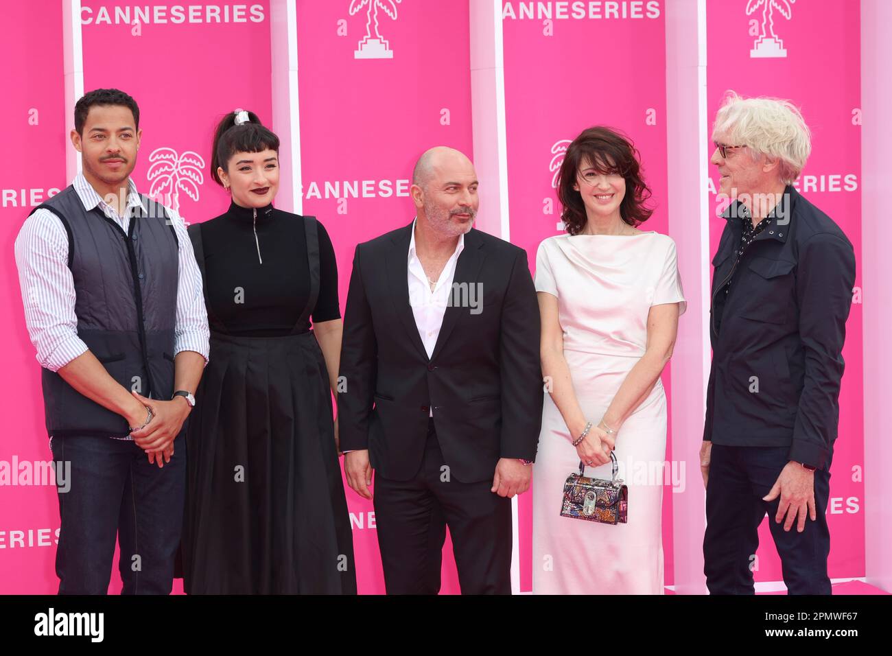 Cannes, France. 14th avril 2023. CANNES, FRANCE sur 14. 2023 AVRIL; le Festival CANNESERIES nommé - jour 1, membre du jury, Daryl McCormack, membre du jury, Shirine Boutella, Président du jury, Lior raz, membre du jury, Zabou Breitman et membre du jury, Stewart Copeland assistent à la cérémonie d'ouverture du Festival international des Canneseries sur 14 avril 2023 6th à Cannes, France ( Daryl McCormack, Shirine Boutella, Lior raz, Zabou Breitman, Stewart Copeland), photo et copyright Thierry CARPICO/ATP images (CARPICO Thierry/ATP/SPP) crédit: SPP Sport Press photo. /Alamy Live News Banque D'Images