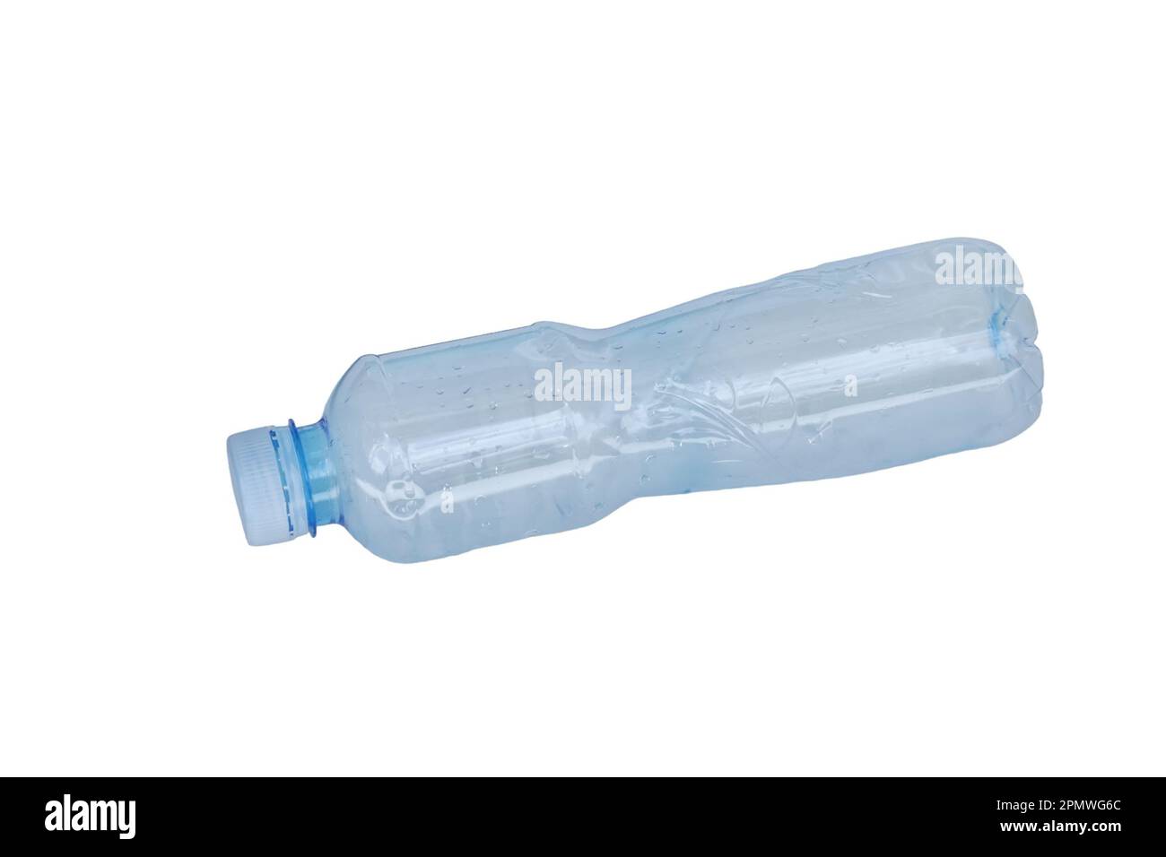 Bouteille d'eau vide isolée sur blanc Banque D'Images