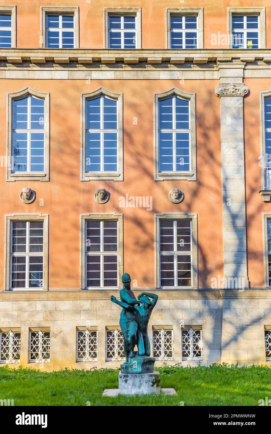 Statue en face de la bibliothèque historique de Wuppertal, Allemagne Banque D'Images