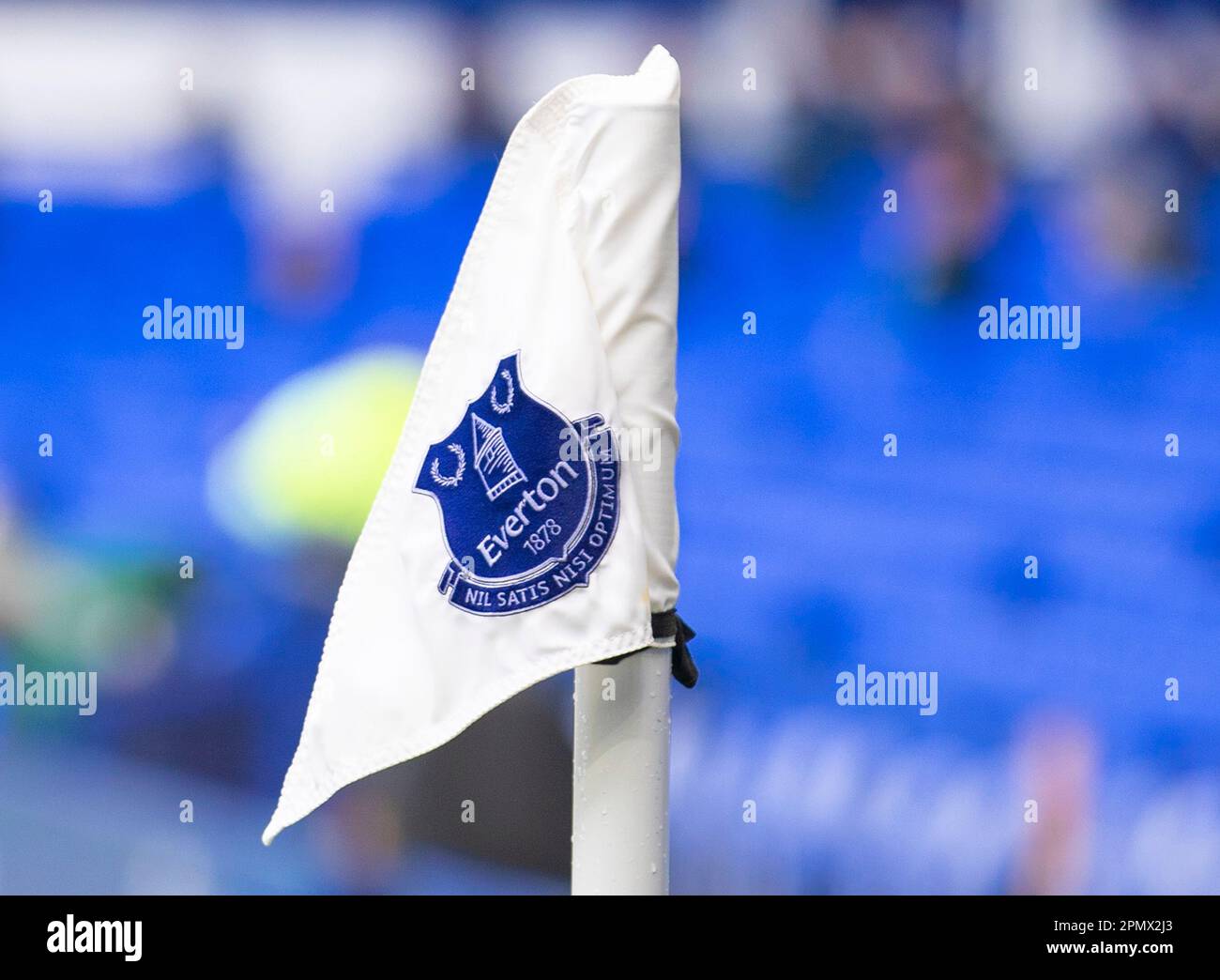 Drapeau d'angle d'Everton F.C lors du match de la Premier League entre Everton et Fulham à Goodison Park, Liverpool, le samedi 15th avril 2023. (Photo : Mike Morese | MI News) Credit: MI News & Sport /Alay Live News Banque D'Images