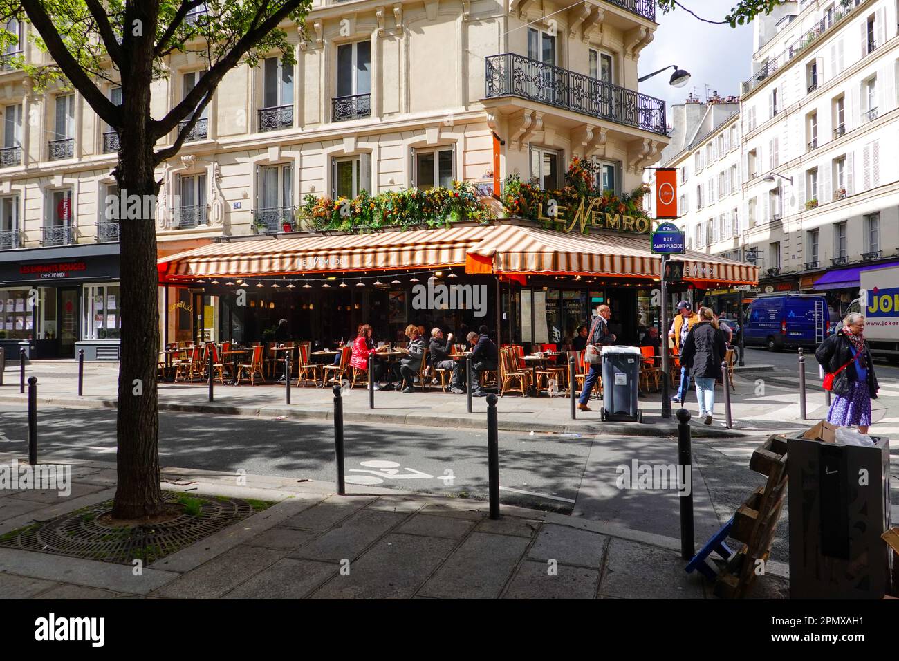 Le restaurant le Nemrod, proposant des plats de l'Auvergne, est situé dans le 6th arrondissement de Paris, en France. Banque D'Images