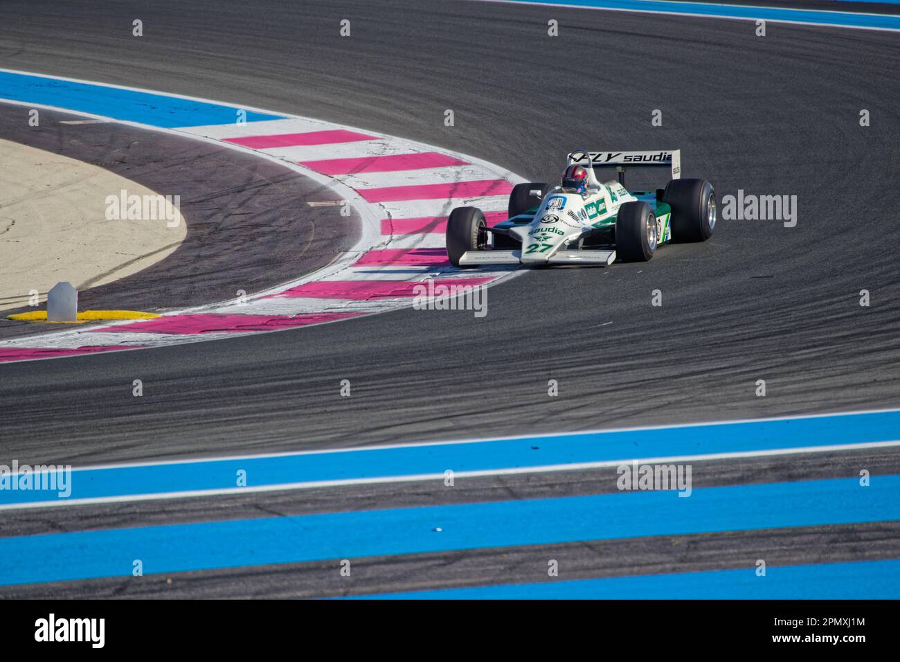 LE CASTELLET, FRANCE, 8 avril 2023 : ancienne voiture de Formule 1 en piste lors du cinquième Grand Prix historique français sur le circuit Paul Ricard. Banque D'Images