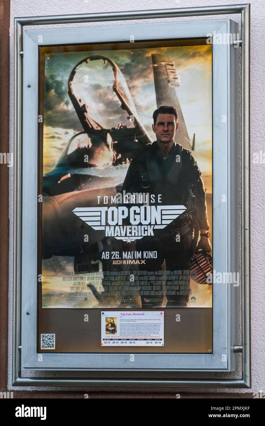 Top Gun Maverick affiche de film à succès sur le mur d'un cinéma en Allemagne Banque D'Images