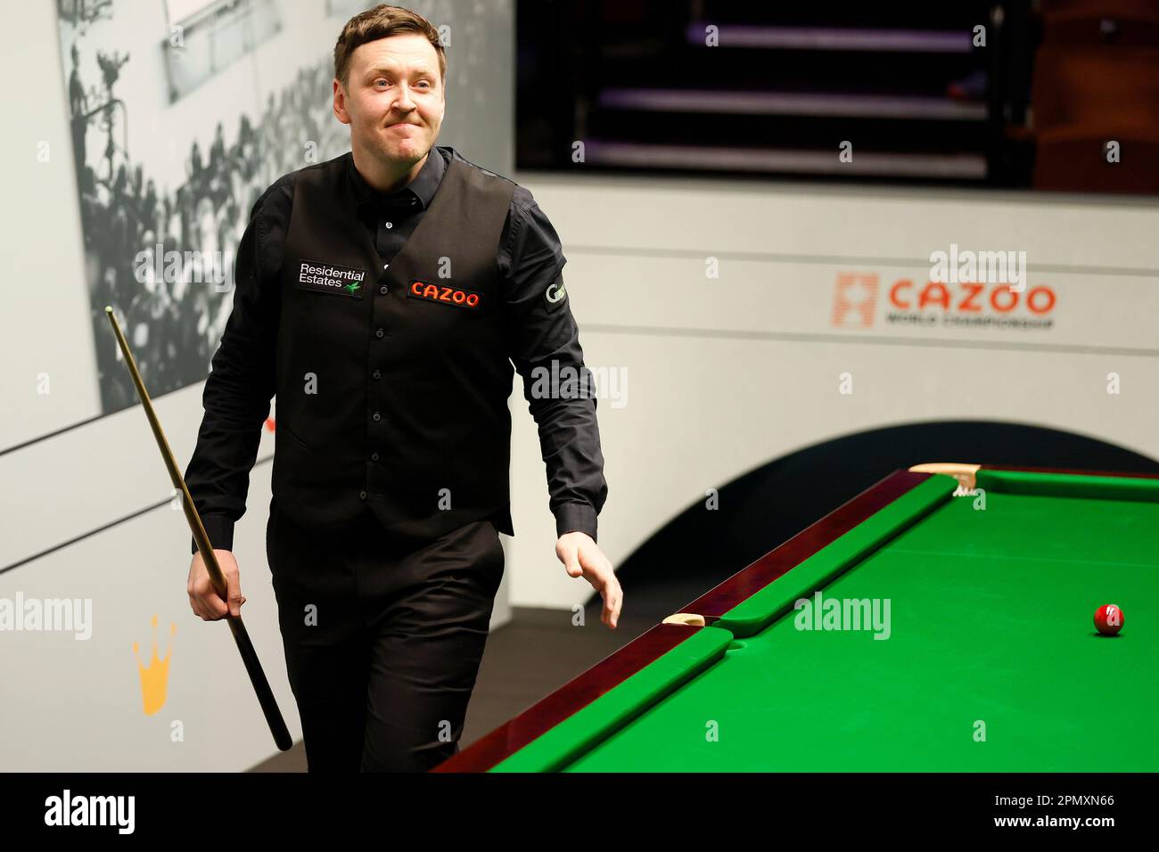 Ricky Walden pendant la première journée du Championnat du monde de Snooker de Cazoo au Crucible Theatre, Sheffield. Date de la photo: Samedi 15 avril 2023. Banque D'Images