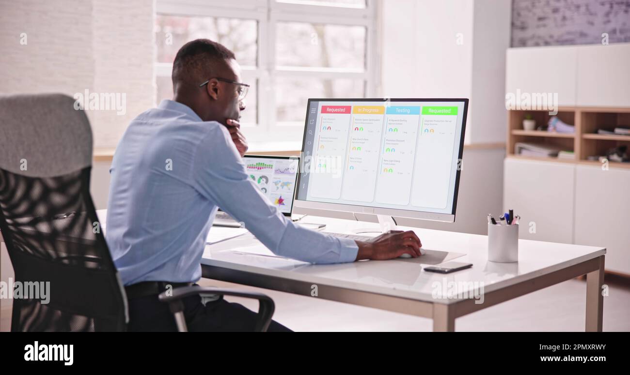 Application du logiciel de gestion des plannings de projet Kanban sur ordinateur portable Banque D'Images