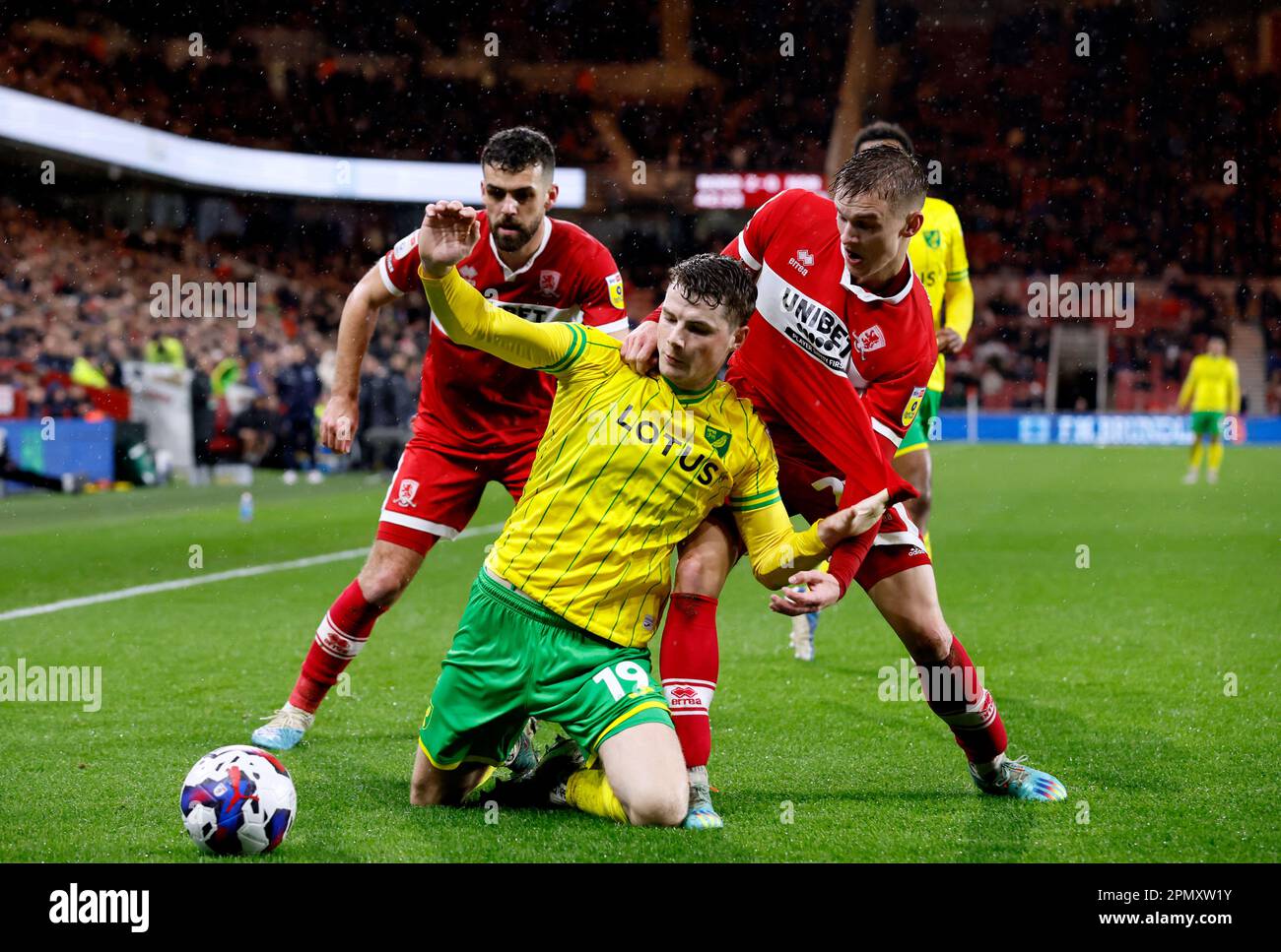 Jacob Lungi Sorensen de Norwich City et Marcus Forss de Middlesbrough se battent pour le ballon lors du match du championnat Sky Bet au stade Riverside, à Middlesbrough. Date de la photo: Vendredi 14 avril 2023. Banque D'Images