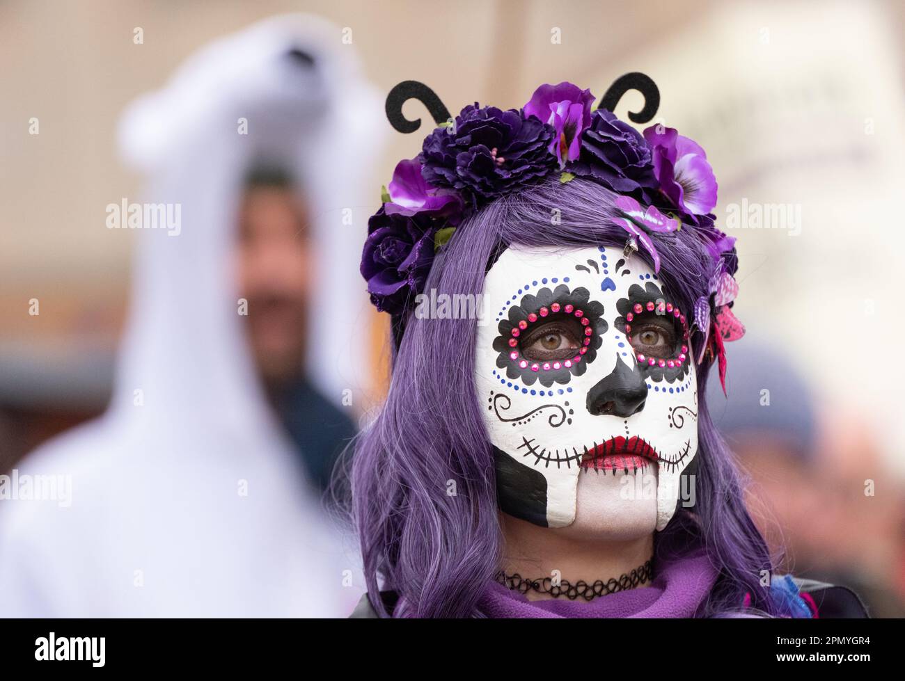 Extinction révolte des rébellions Berlin 15 avril 2023. Des manifestants, dont des membres de la rébellion d'extinction, ont défilé du centre Bayer AG Pharmaceuticals (centre du nord-est de Berlin) au ministère fédéral de l'alimentation et de l'agriculture dans le centre de Berlin. A l'extérieur du ministère, une « ie-in », de manifestants habillés comme des animaux, a eu lieu et a vu l'arrivée de la « Brigade de la rébellion rouge » de la rébellion d'extinction. Berlin Allemagne. Image crédit garyroberts/worldwidefeatures.com avril 2023. Des manifestants, y compris des membres de la rébellion d'extinction, ont défilé du centre Bayer AG Pharmaceuticals (Nord-est ce Banque D'Images
