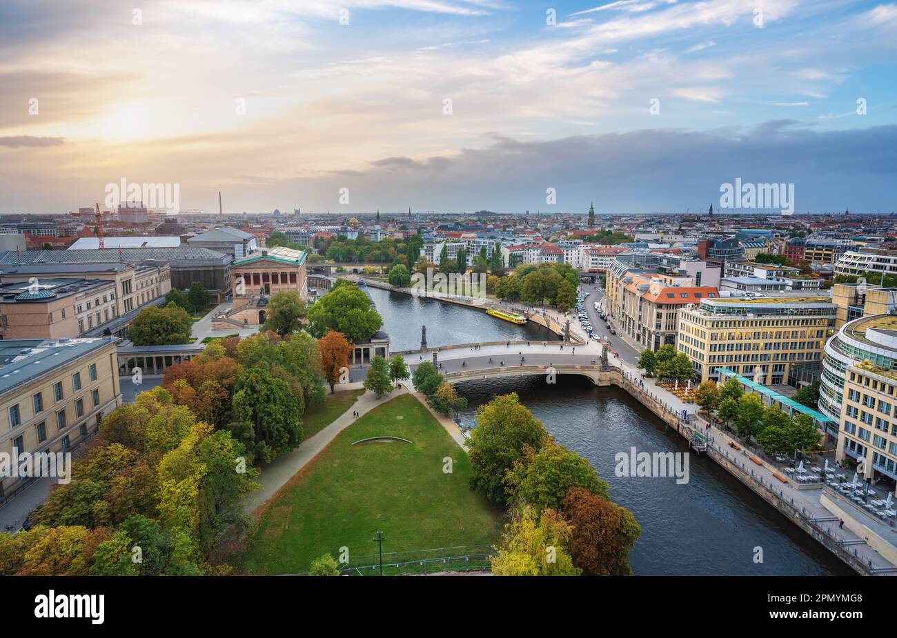 Vue aérienne de l'île aux Musées avec la Spree - Berlin, Allemagne Banque D'Images