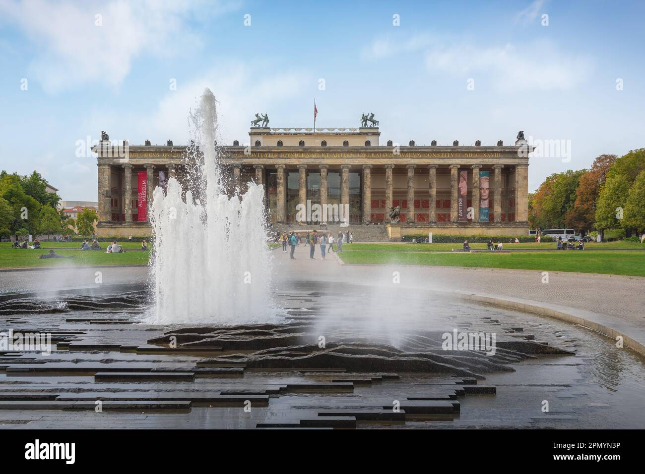 Musée Altes (ancien musée) et Fontaine de Lustgarten - Berlin, Allemagne Banque D'Images