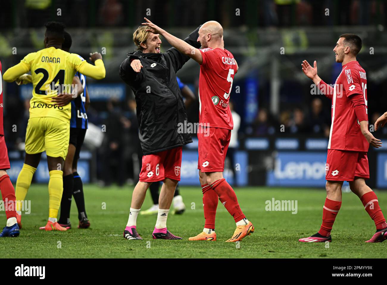 Luca Caldirola de Monza Célébrez pendant la série italienne Un match de football FC Internazionale vs Monza au stade San Siro de Milan, Italie sur 15 avril 2023 Credit: Piero Cruciatti/Alay Live News Banque D'Images