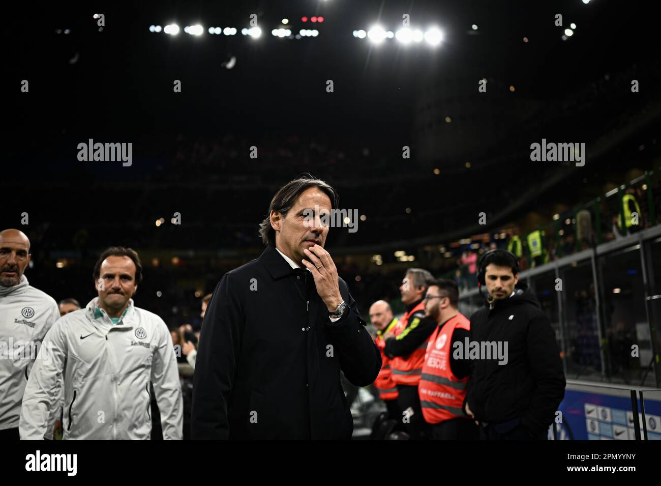 Simone Inzaghi, entraîneur en chef du FC Internazionale en action pendant le match de football italien série A FC Internazionale vs Monza au stade San Siro de Milan, Italie sur 15 avril 2023 Credit: Piero Cruciatti/Alamy Live News Banque D'Images