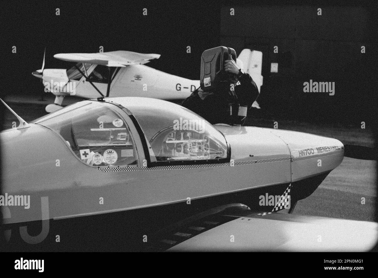 Remplir un avion prêt pour le prochain vol Banque D'Images