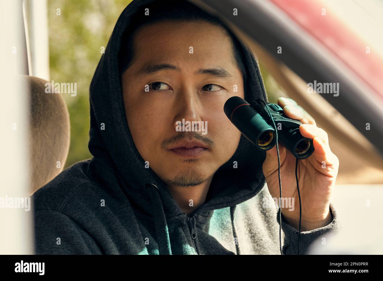 DATE DE SORTIE: 6 avril 2023 TITRE: Beef STUDIO: Netflix CRÉATEUR: Lee Sung Jin COMPLOT: Deux personnes ont laissé un incident de rage de la route terrer dans leurs esprits et consommer lentement leur chaque pensée et action. PHOTO: Steven Yeun comme Danny (Credit image: © Netflix/Entertainment Pictures/ZUMAPRESS.com) USAGE ÉDITORIAL SEULEMENT! Non destiné À un usage commercial ! Banque D'Images