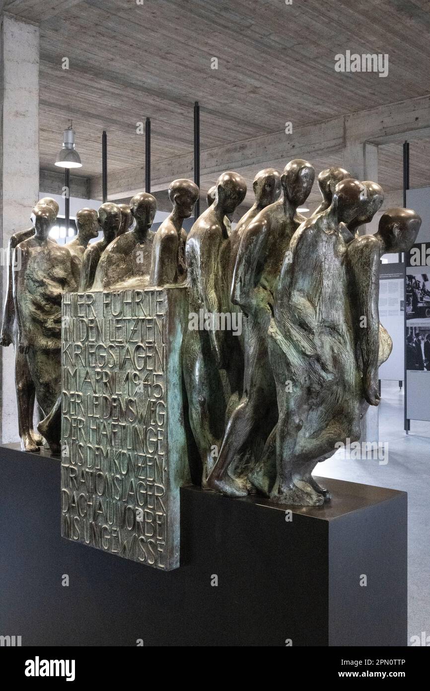 Monument commémorant les marches d'évacuation pour les prisonniers du camp de concentration de Dachau effectuées par Hebertus von Pilgrim en 1991 Banque D'Images