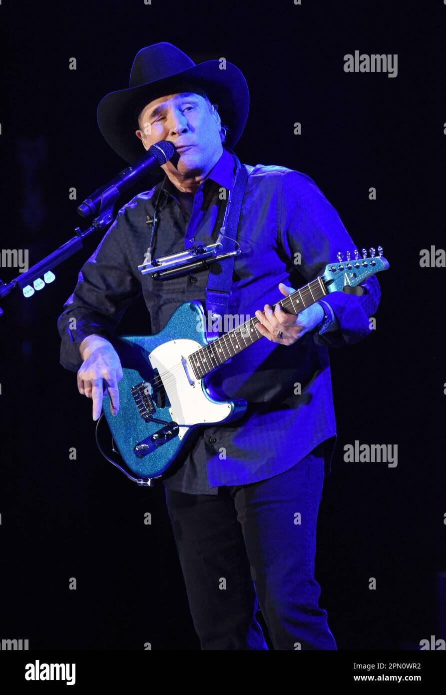 Hiawassee, GA, ÉtatsUnis. 15th avril 2023. Clint Black sur scène pour
