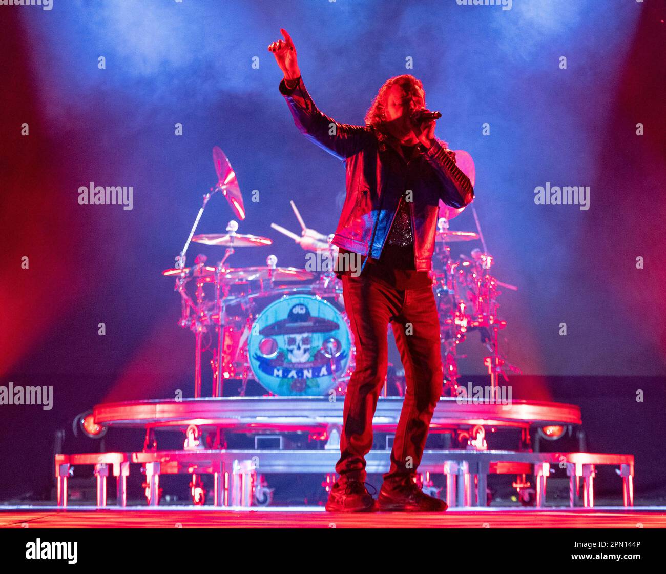 MIAMI, FL - AVRIL 15: Fher Olvera de MANA se produit pendant LA TOURNÉE de MANA Mexique Lindo y Querido 2023 au Centre Kaseya sur 15 avril 2023 à Miami, Floride. (Photo d'Alberto E. Tamargo/Sipa USA) Banque D'Images