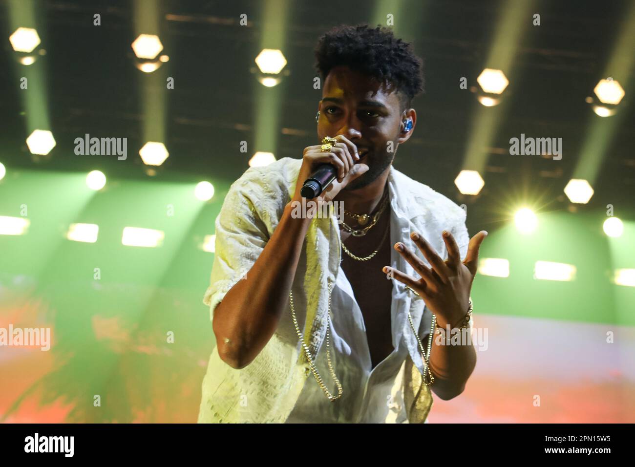 Porto, Portugal. 15th avril 2023. Le duo musical Calema, António Mendes Ferreira, de São Tomé Príncipe, se produit en concert à la Super Bock Arena. Crédit : SOPA Images Limited/Alamy Live News Banque D'Images