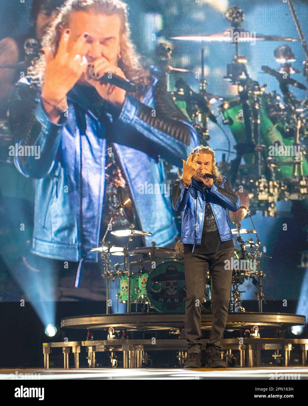 MIAMI, FL - AVRIL 15: Fher Olvera de MANA se produit pendant LA TOURNÉE de MANA Mexique Lindo y Querido 2023 au Centre Kaseya sur 15 avril 2023 à Miami, Floride. (Photo d'Alberto E. Tamargo/Sipa USA) Banque D'Images