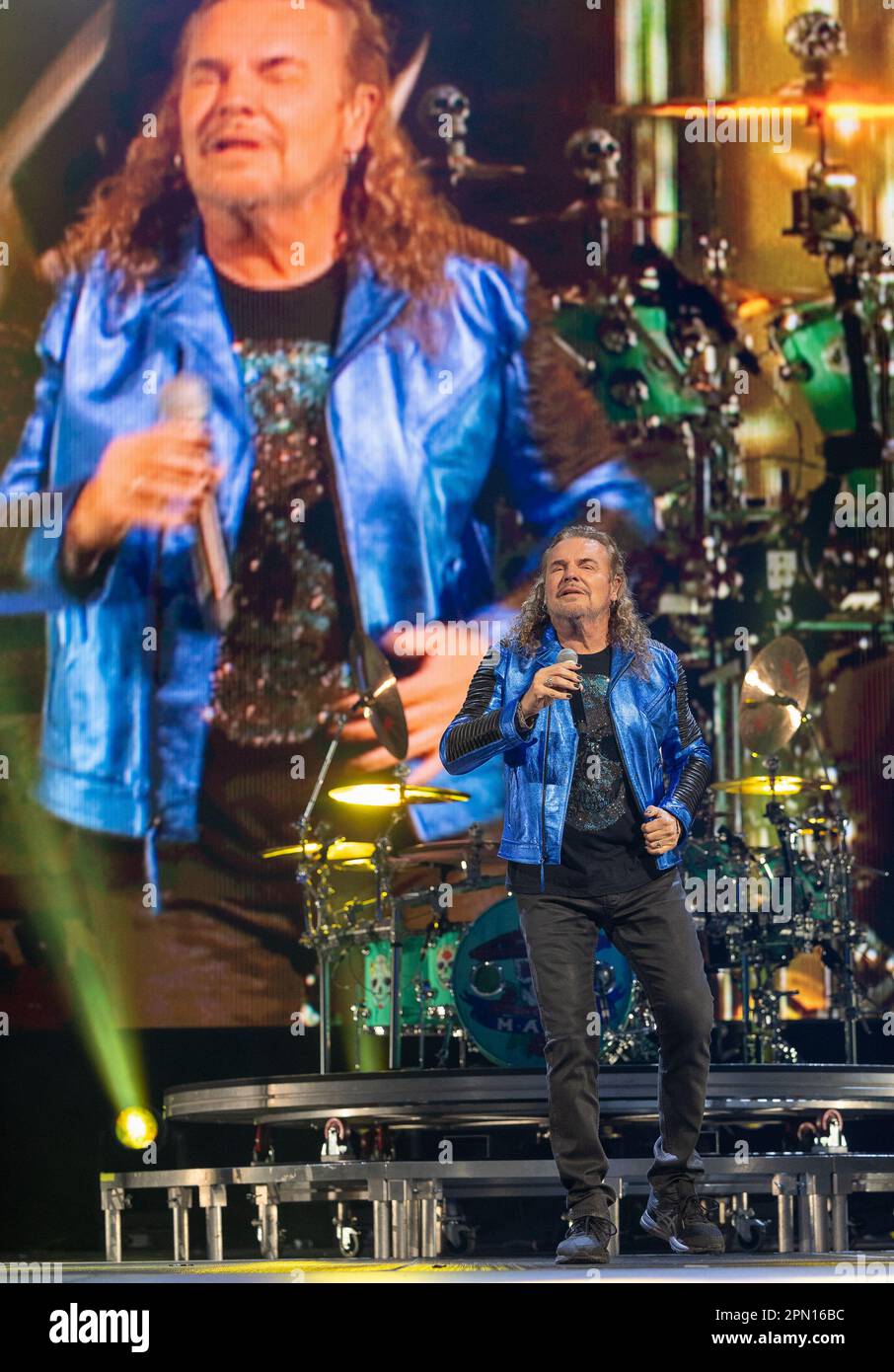 MIAMI, FL - AVRIL 15: Fher Olvera de MANA se produit pendant LA TOURNÉE de MANA Mexique Lindo y Querido 2023 au Centre Kaseya sur 15 avril 2023 à Miami, Floride. (Photo d'Alberto E. Tamargo/Sipa USA) Banque D'Images