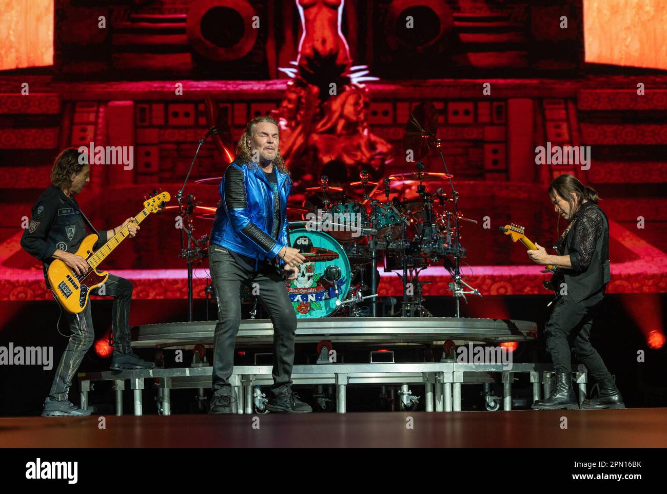 MIAMI, FL - AVRIL 15 : Juan Calleros, Fher Olvera, Alex Gonzalez et Sergio Vallon de MANA se produire lors de LA tournée de mana Mexico Lindo y Querido 2023 au Centre Kaseya sur 15 avril 2023 à Miami, Floride. (Photo d'Alberto E. Tamargo/Sipa USA) Banque D'Images