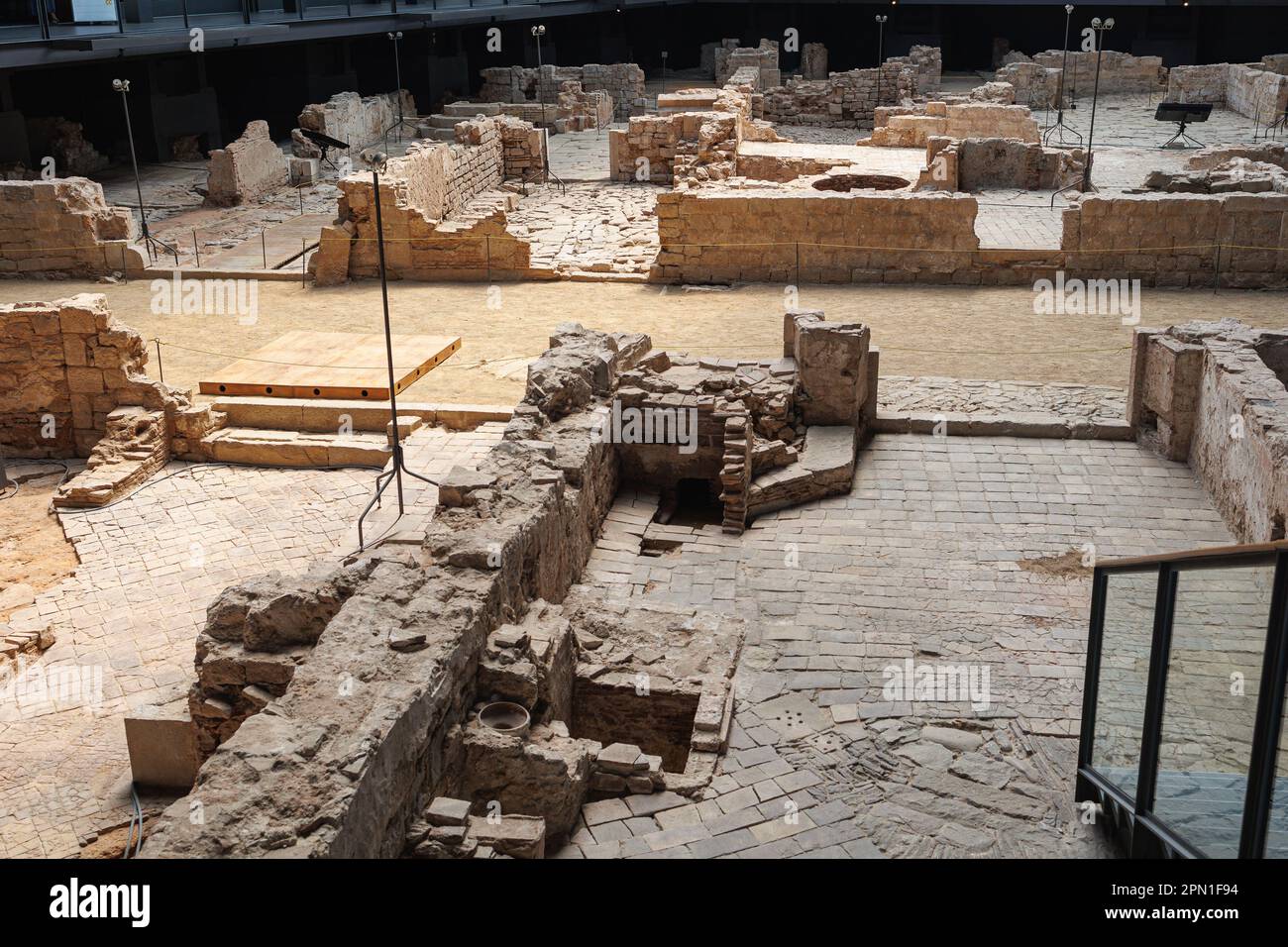 Site archéologique avec vestiges de maisons détruits après la fin de la guerre de succession espagnole en 1714 à Mercat del Born, Barcelone, Catalogne, Banque D'Images