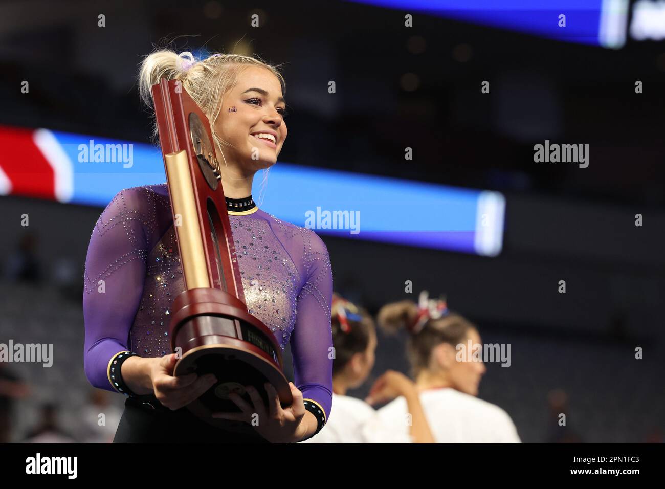 fort-worth-texas-tats-unis-15th-avril-2023-olivia-dunne-lsu-pose