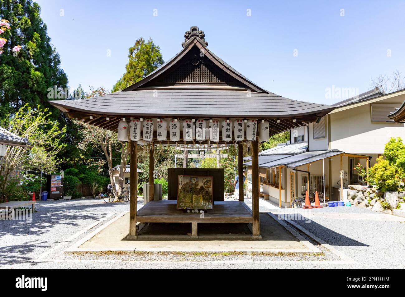 Kyoto Japon avril 2023, le sanctuaire d'Otoyo Jinja qui a des statues de souris protégeant le sanctuaire réputé pour accueillir le Dieu de jumelage, Kyoto, Japon Banque D'Images