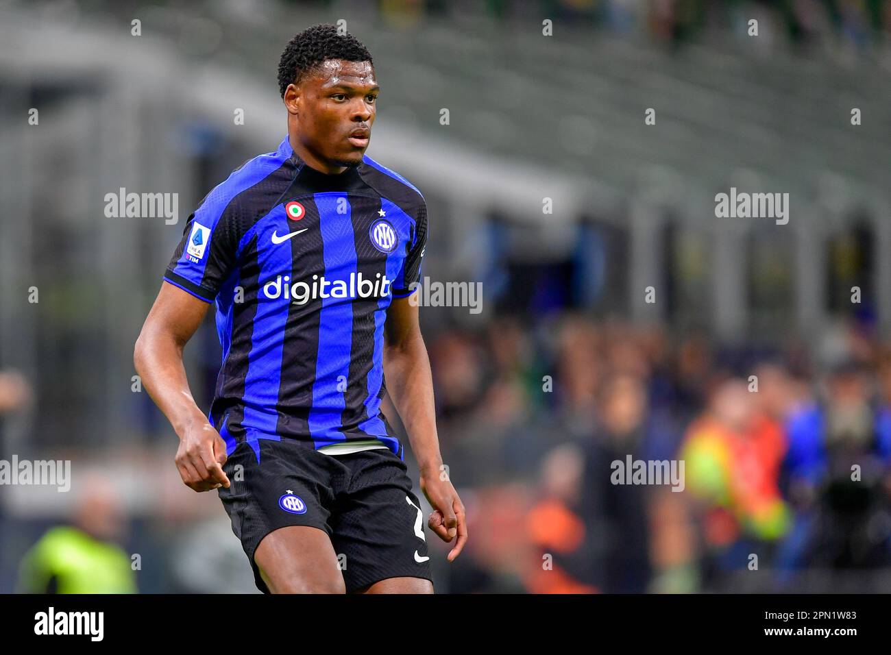 Milan, Italie. 15th avril 2023. Denzel Dumfries (2) d'Inter vu dans la série Un match entre Inter et Monza à Giuseppe Meazza à Milan. (Crédit photo : Gonzales photo/Alamy Live News Banque D'Images